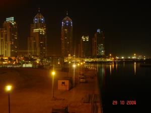 Dubai twin tower arab di notte by G.G