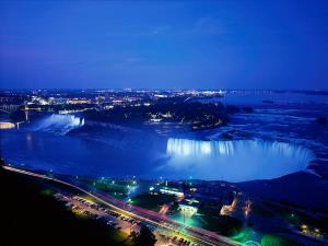 Cascate del Niagara di sera - Ontario - Canada