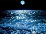 Wallpaper Luna piena sull'oceano